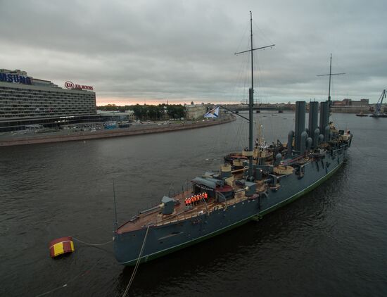 Cruiser Aurora towed to permanent mooring at Petrovskaya Embankment