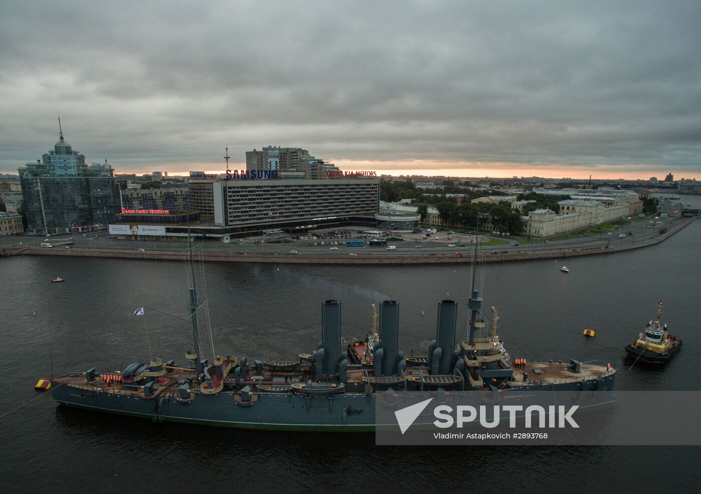 Cruiser Aurora towed to permanent mooring at Petrovskaya Embankment