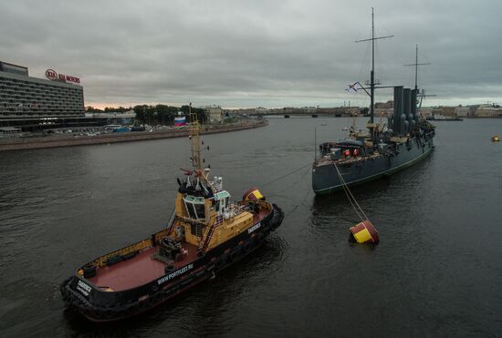 Cruiser Aurora towed to permanent mooring at Petrovskaya Embankment