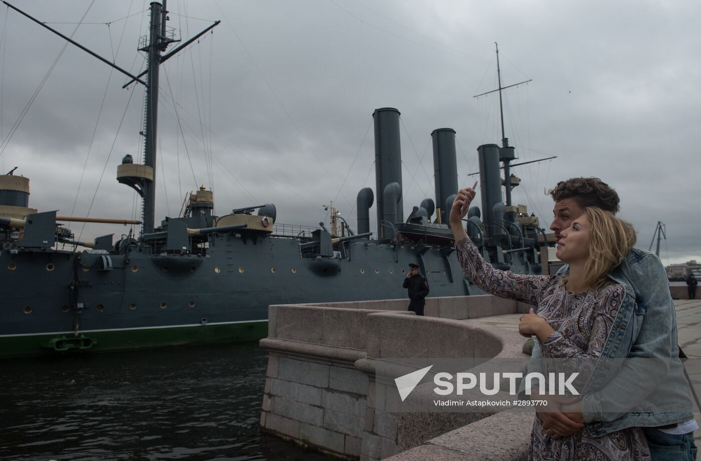 Cruiser Aurora towed to permanent mooring at Petrovskaya Embankment