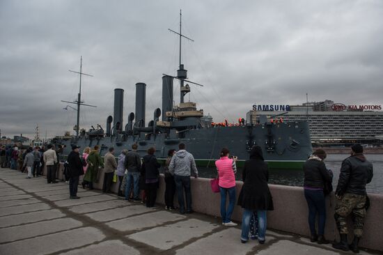 Cruiser Aurora towed to permanent mooring at Petrovskaya Embankment
