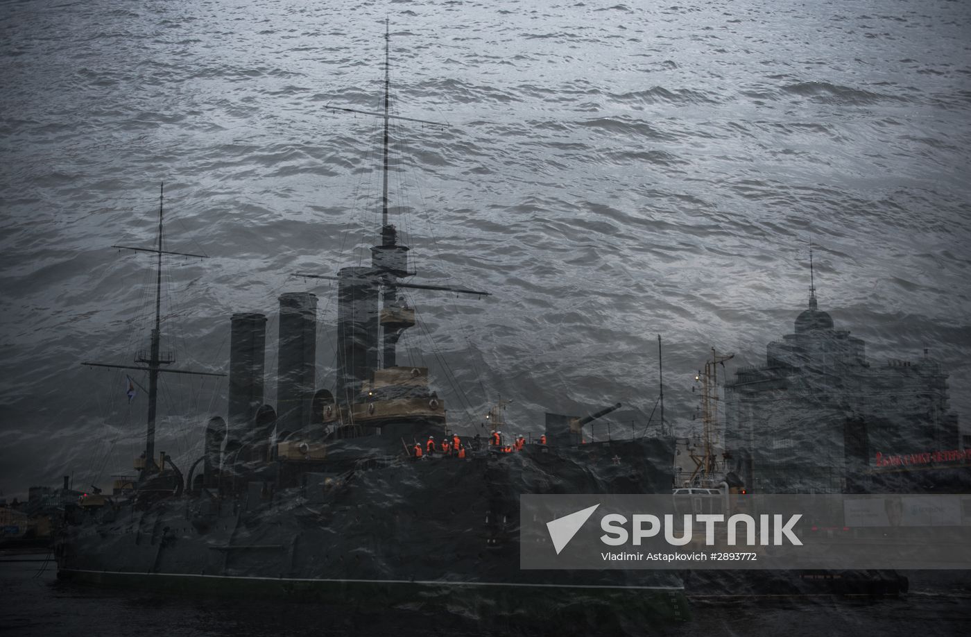 Cruiser Aurora towed to permanent mooring at Petrovskaya Embankment