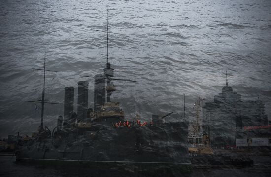Cruiser Aurora towed to permanent mooring at Petrovskaya Embankment