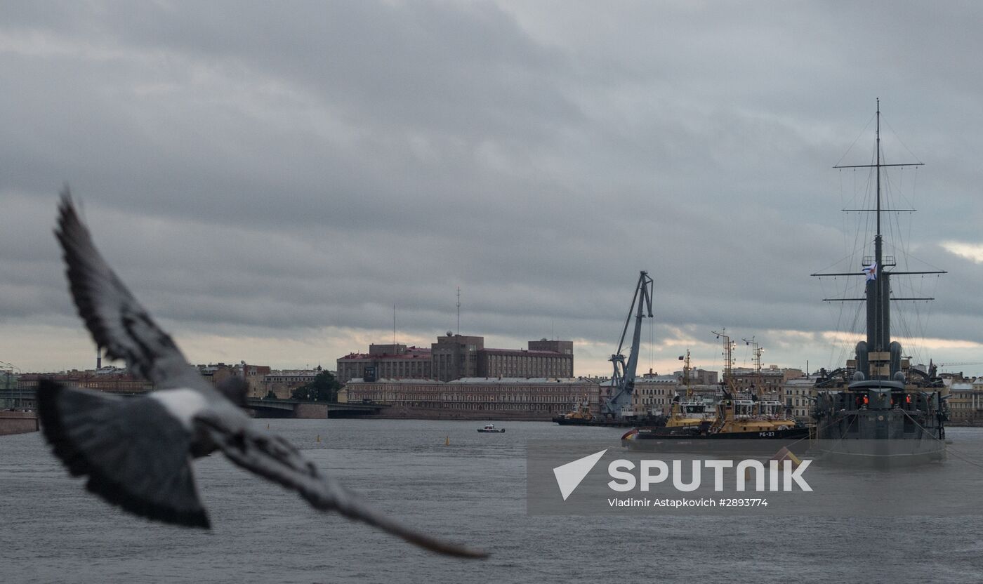 Cruiser Aurora towed to permanent mooring at Petrovskaya Embankment