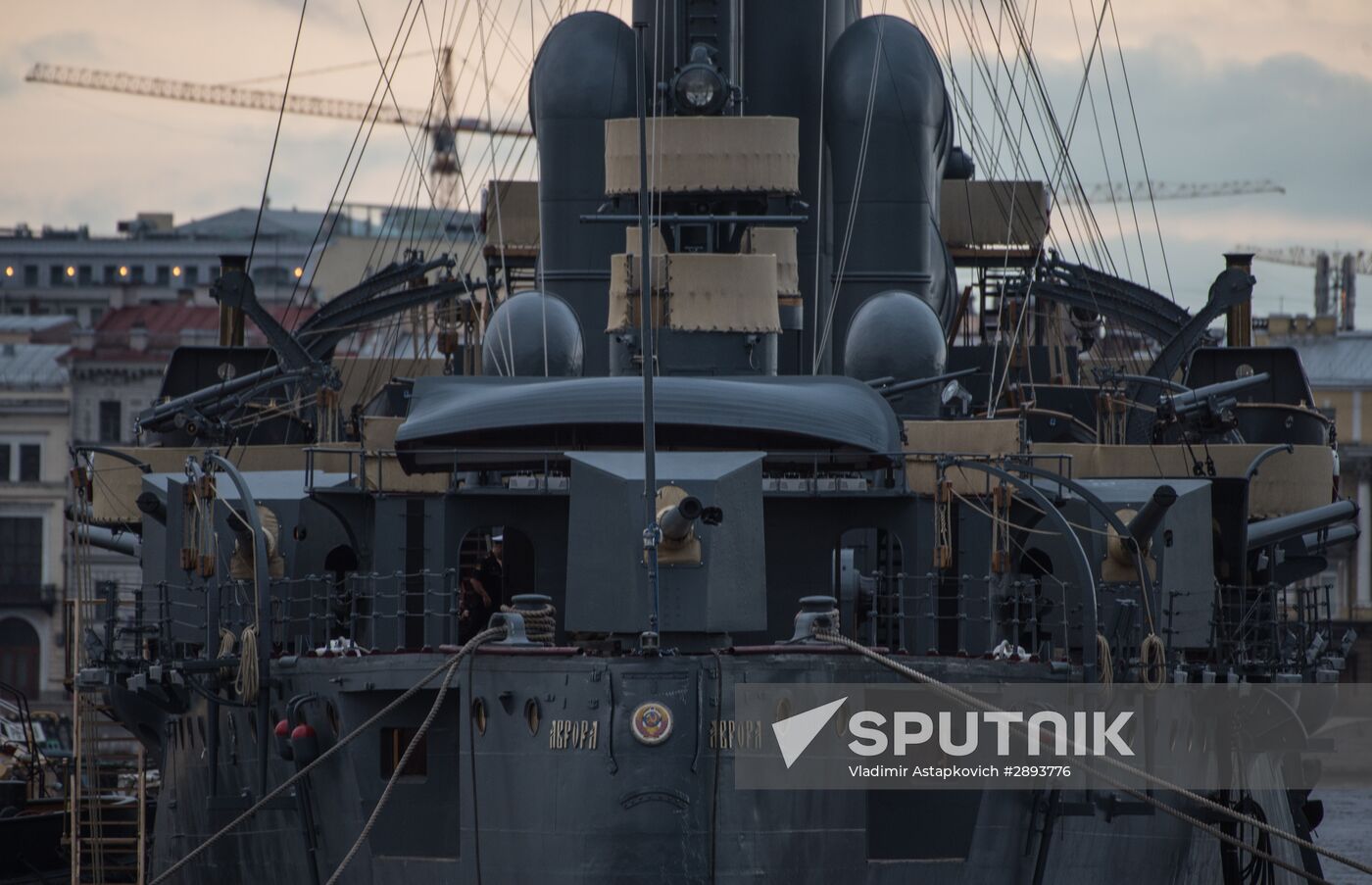 Cruiser Aurora towed to permanent mooring at Petrovskaya Embankment