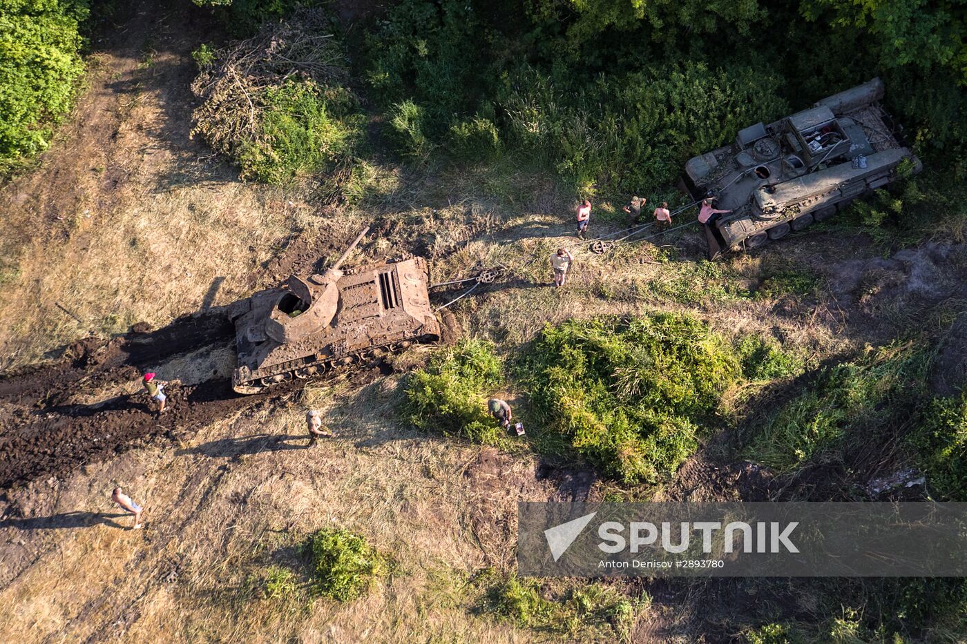 Lifting of a drowned WWII tank