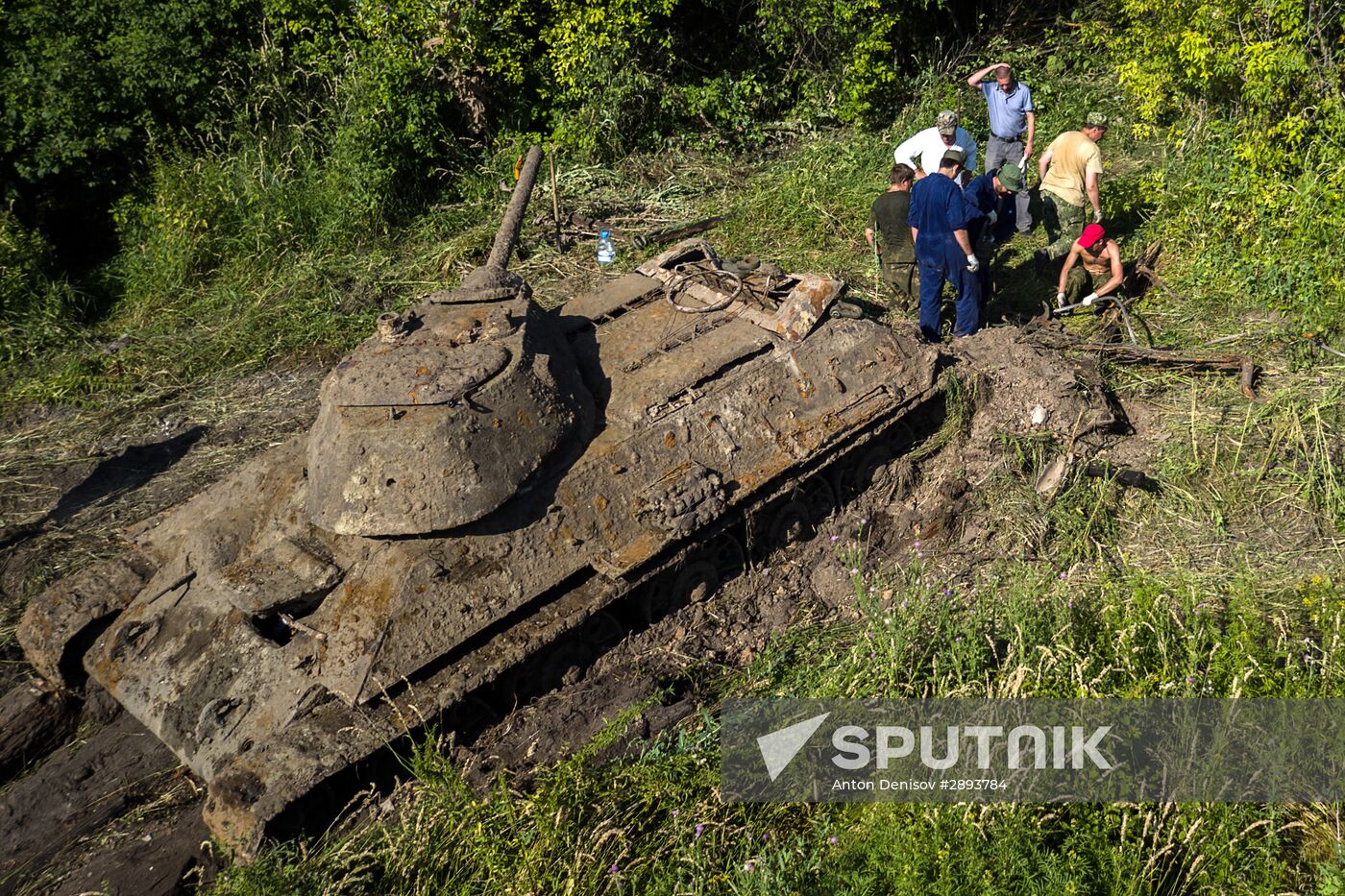Lifting of a drowned WWII tank