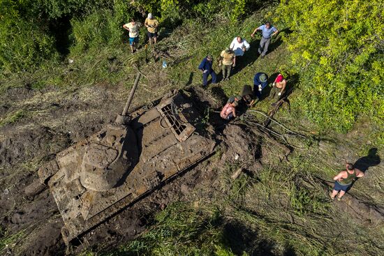 Lifting of a drowned WWII tank