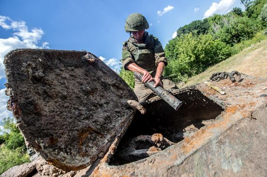 Lifting of a drowned WWII tank