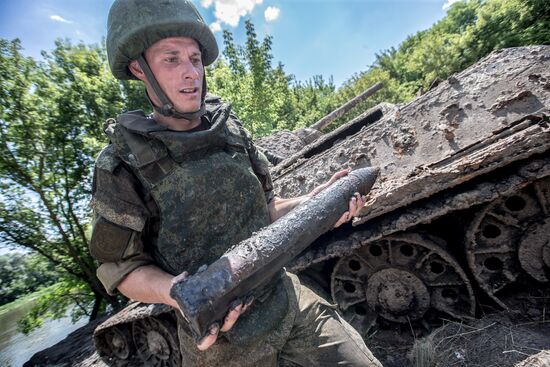 Lifting of a drowned WWII tank