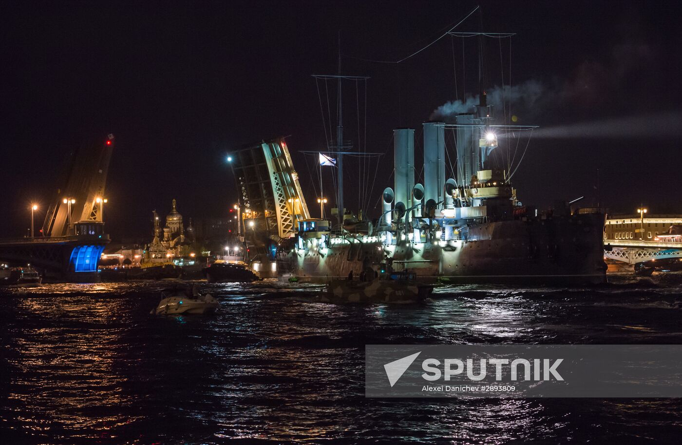 Cruiser Aurora towed to permanent mooring at Petrovskaya Embankment