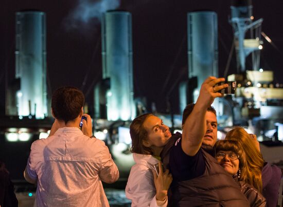 Cruiser Aurora towed to permanent mooring at Petrovskaya Embankment