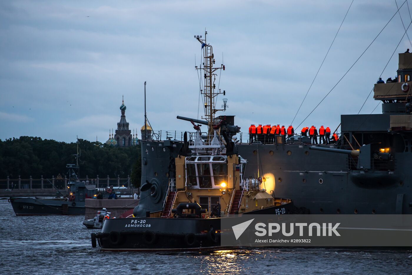Cruiser Aurora towed to permanent mooring at Petrovskaya Embankment