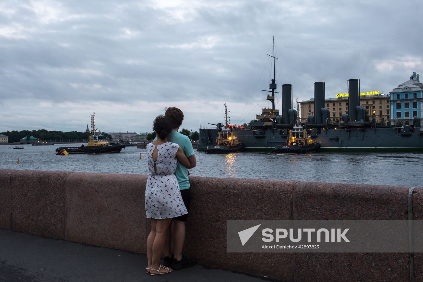 Cruiser Aurora towed to permanent mooring at Petrovskaya Embankment