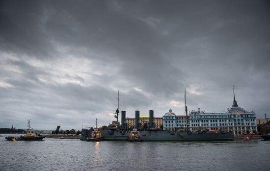 Cruiser Aurora towed to permanent mooring at Petrovskaya Embankment