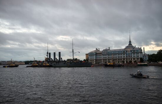 Cruiser Aurora towed to permanent mooring at Petrovskaya Embankment