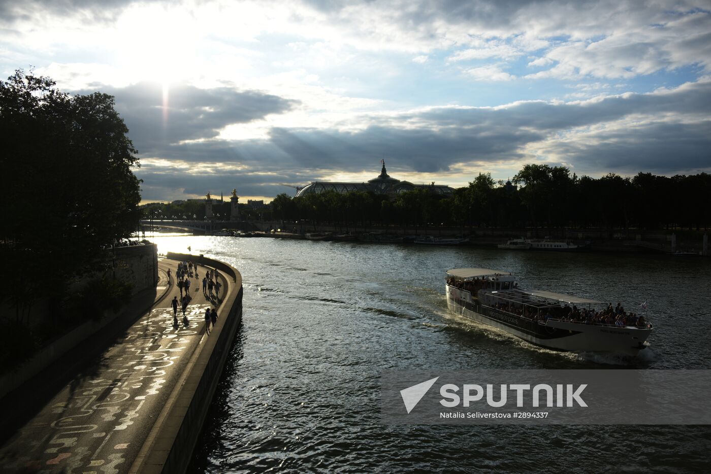 Cities of the world. Paris