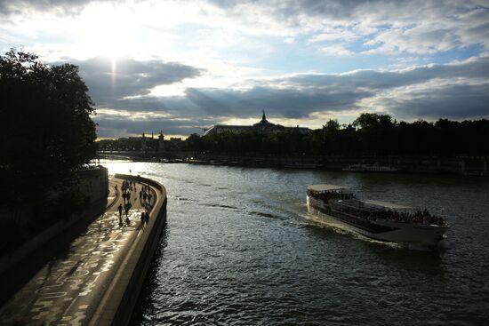 Cities of the world. Paris