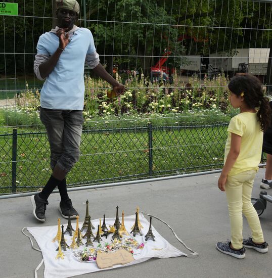 Cities of the world. Paris