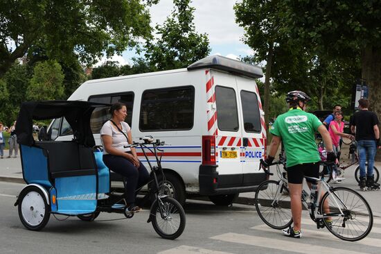 Cities of the world. Paris