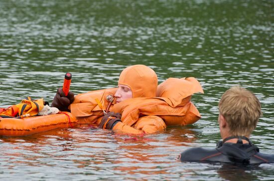 ISS crew practices water survival