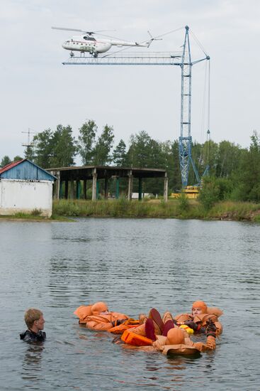 ISS crew practices water survival