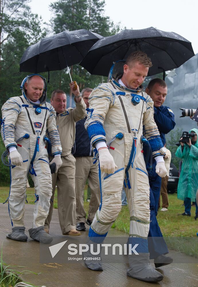 ISS crew practices water survival