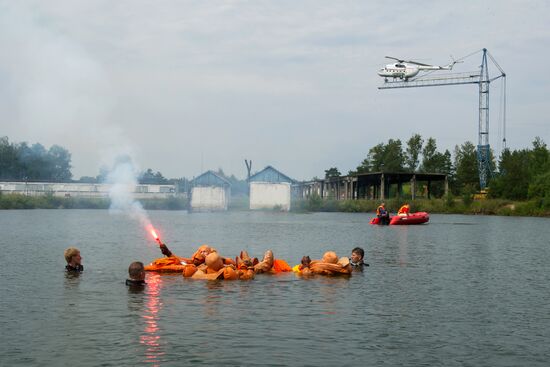 ISS crew practices water survival