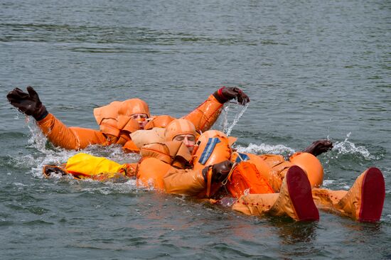 ISS crew practices water survival