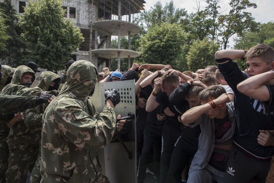 Training unarmed resistance to foreign armed mission invasion of Lugansk People's Republic