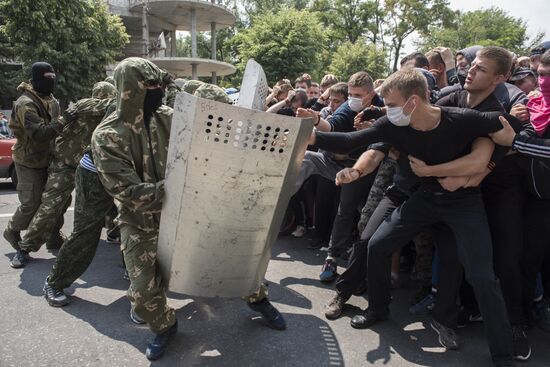 Training unarmed resistance to foreign armed mission invasion of Lugansk People's Republic