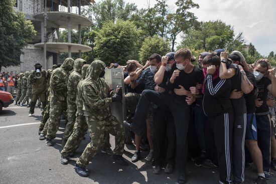 Training unarmed resistance to foreign armed mission invasion of Lugansk People's Republic