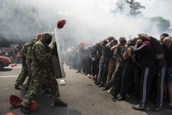 Training unarmed resistance to foreign armed mission invasion of Lugansk People's Republic