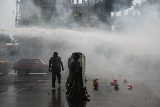 Training unarmed resistance to foreign armed mission invasion of Lugansk People's Republic