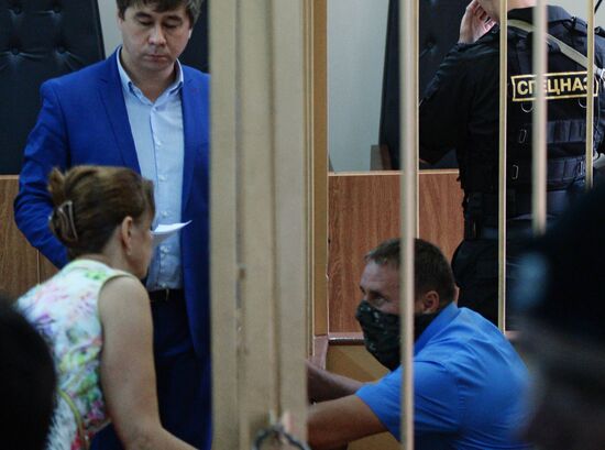 Considering investigator request to arrest Russian Investigator Committee officer