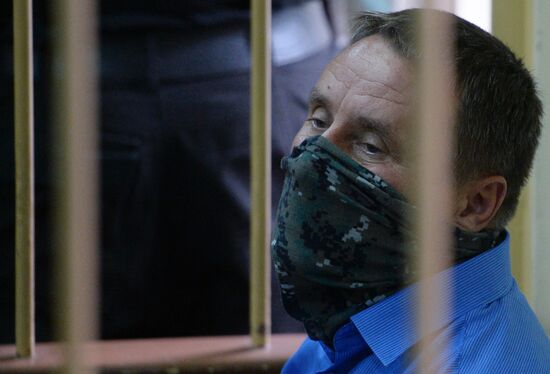 Considering investigator request to arrest Russian Investigator Committee officer