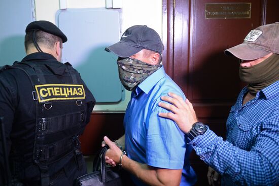 Concidering investigator request to arrest Russian Investigator Committee officer