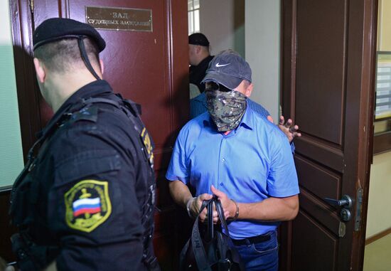 Concidering investigator request to arrest Russian Investigator Committee officer