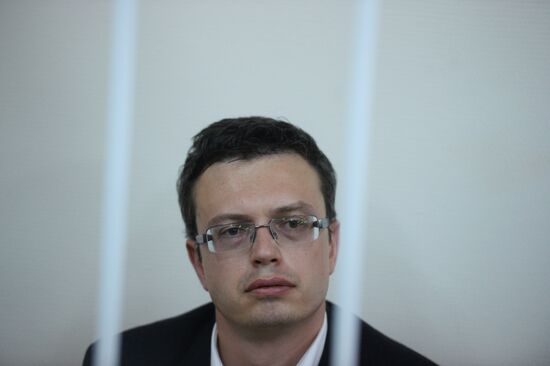 Considering investigators' request to arrest RIC officers in Moscow