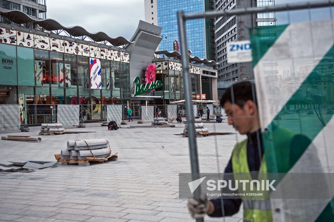 Novy Arbat Street landscaping