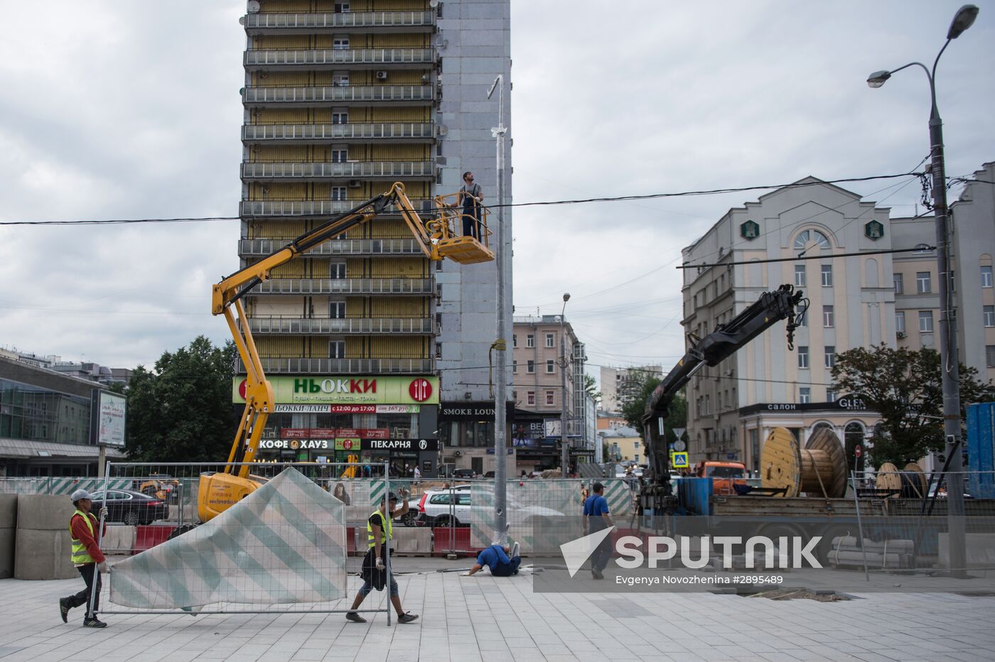 Novy Arbat Street landscaping
