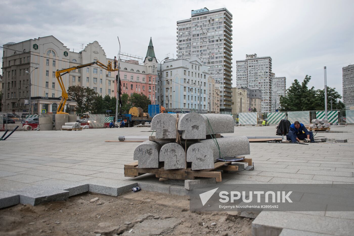 Novy Arbat Street landscaping