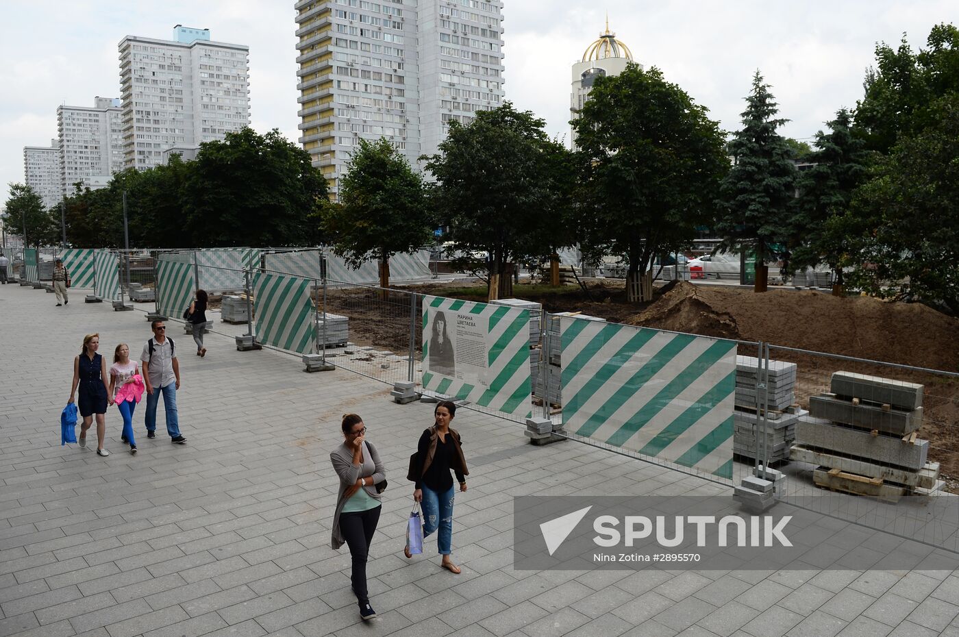 Novy Arbat Street landscaping