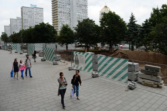 Novy Arbat Street landscaping