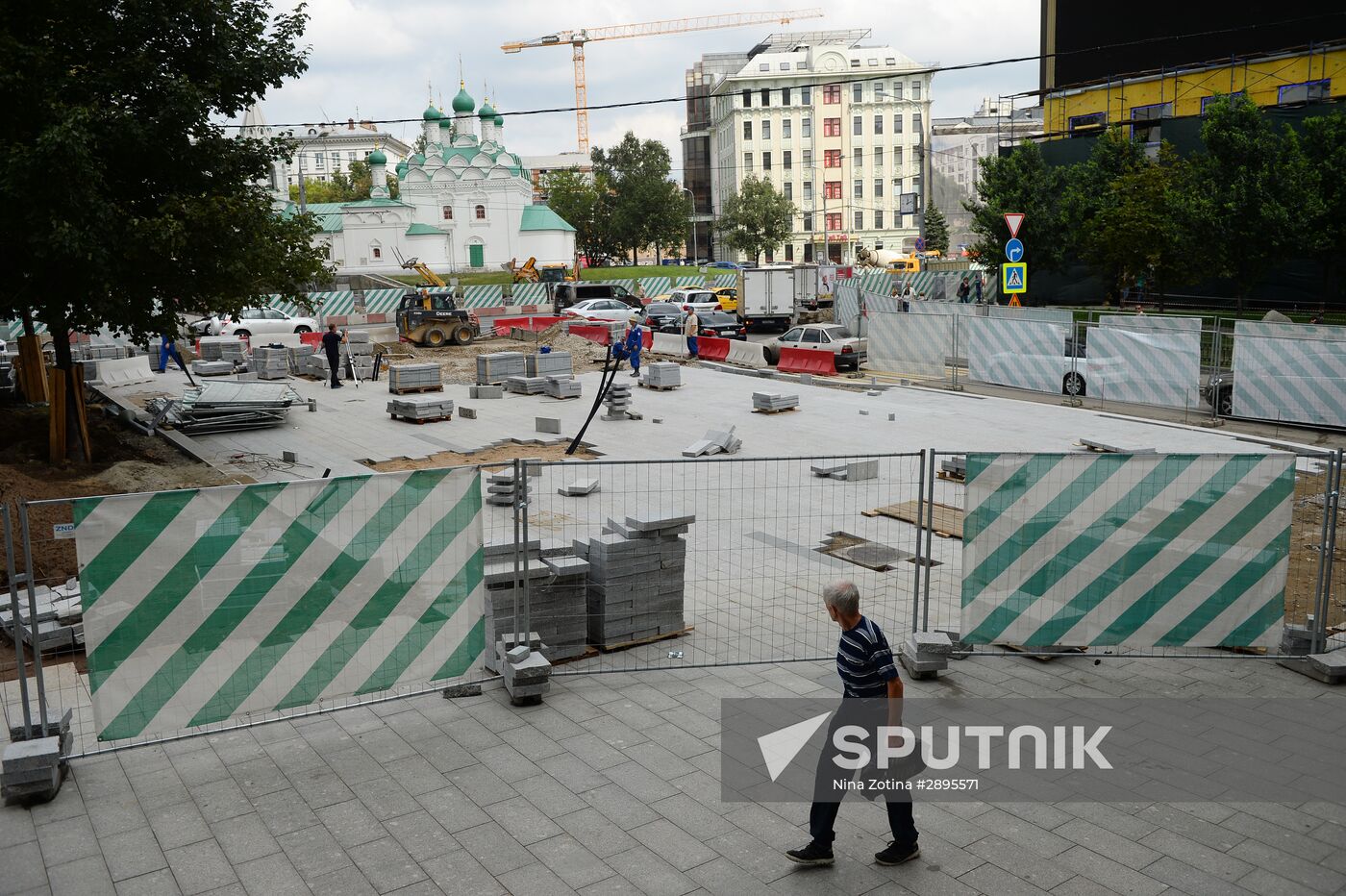 Novy Arbat Street landscaping