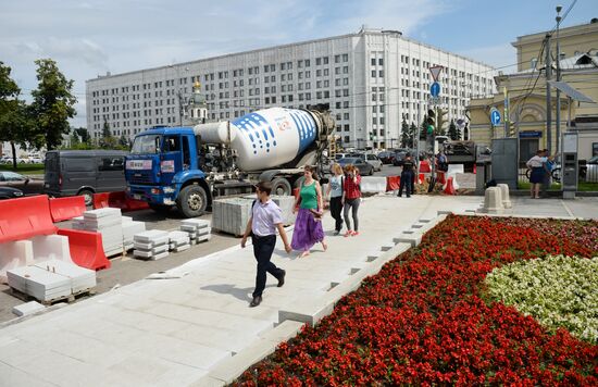 Novy Arbat Street landscaping