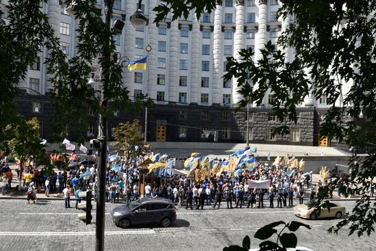 Miners go on protest rally in Kiev