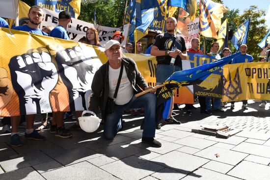 Miners go on protest rally in Kiev