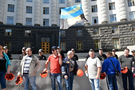 Miners go on protest rally in Kiev