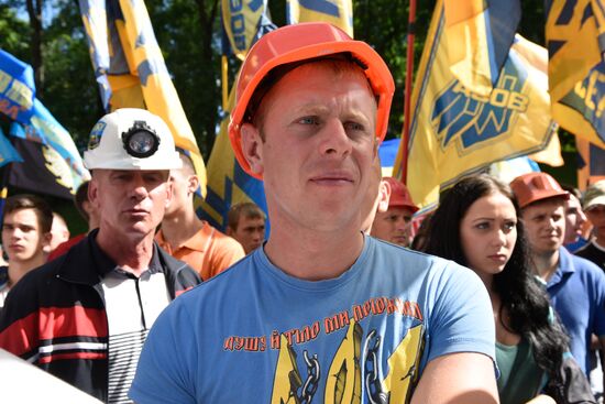Miners go on protest rally in Kiev